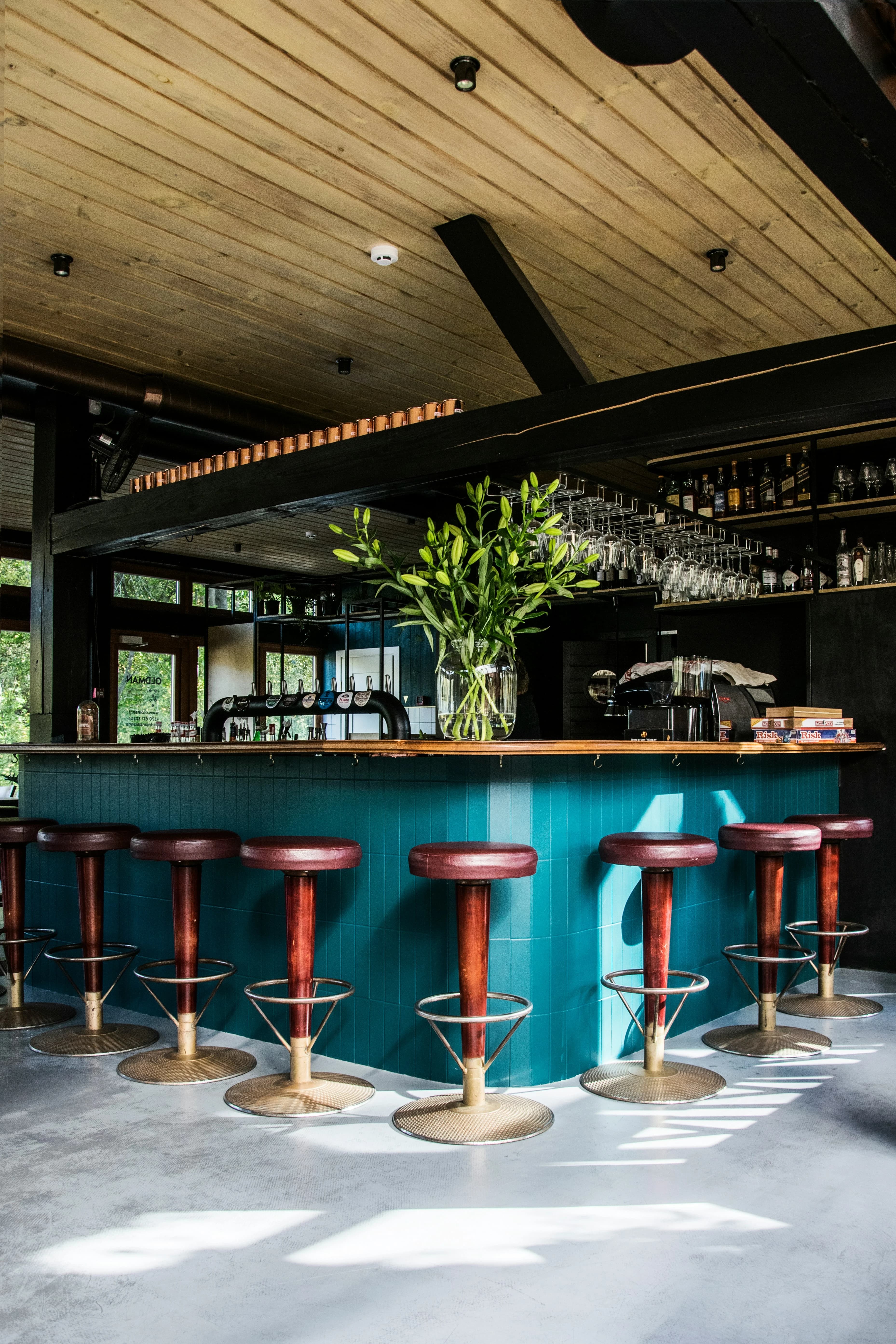 Restaurant & Bar
